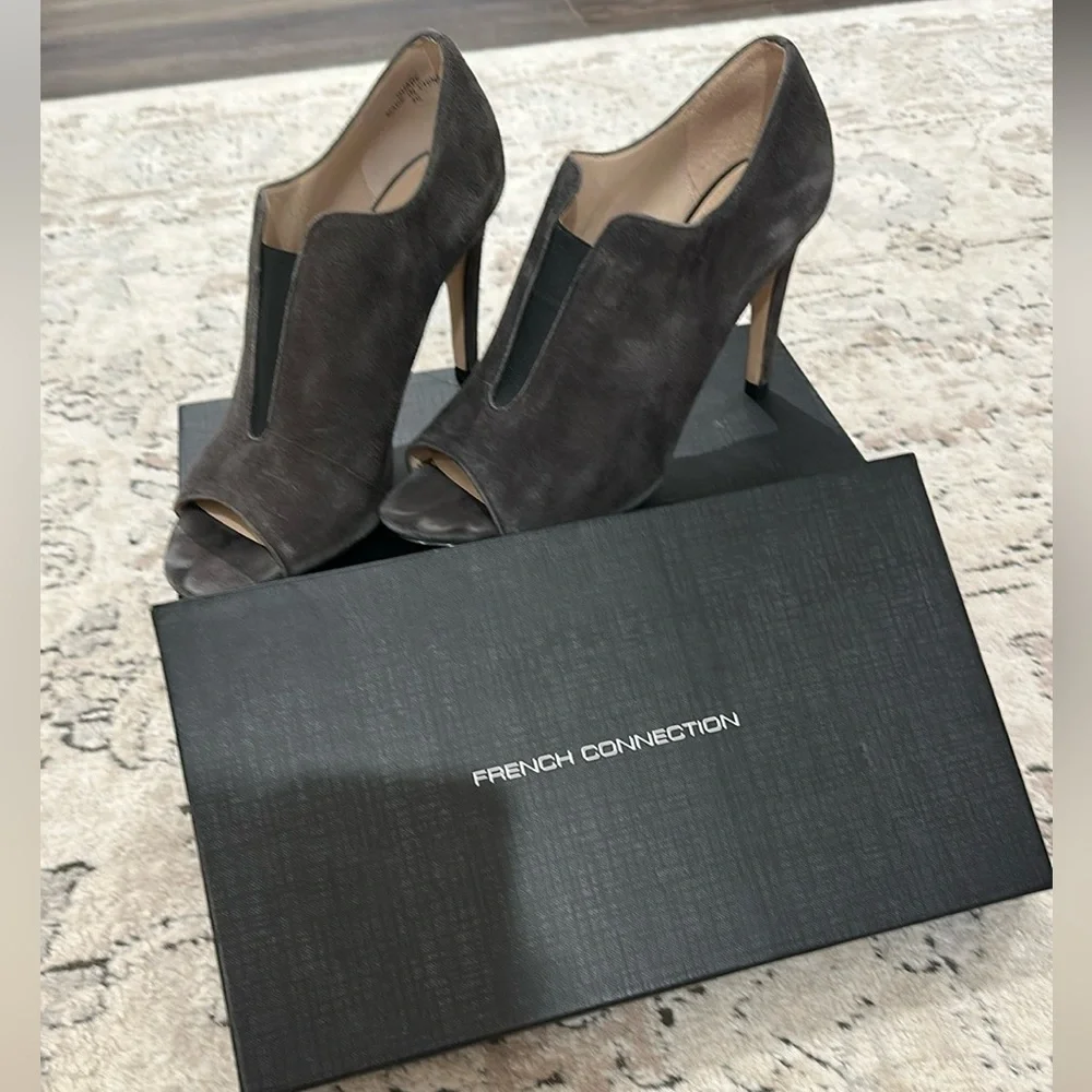 French Connection Women's Charcoal Peep Toe Booties, GREAT condition - Picture 2 of 6